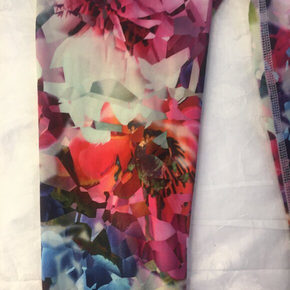 Live Love Dream Pretty Floral Capri Pants Womens Size XS Stretch Exercise Yoga - Picture 4 of 15